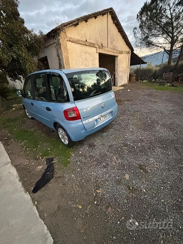 Usata Fiat Multipla 120 CV (88 kW) 2005 Blu Monovolume