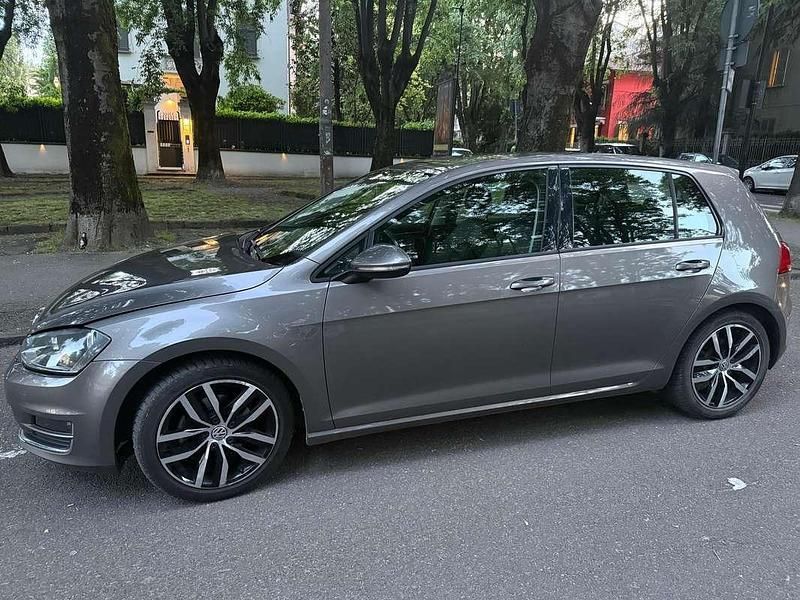 Grigio Usata 2015 VW Golf VII Highline Tre volumi | 10.500 € (Ottimo prezzo) - Immagine 1/4