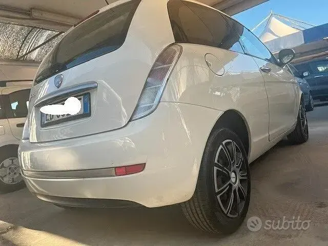 Usata Lancia Ypsilon 60 CV (44 kW) 2010 Bianco Utilitaria