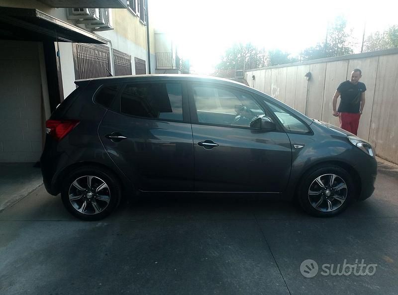 Usata Hyundai ix20 90 CV (66 kW) 2015 Grigio Utilitaria