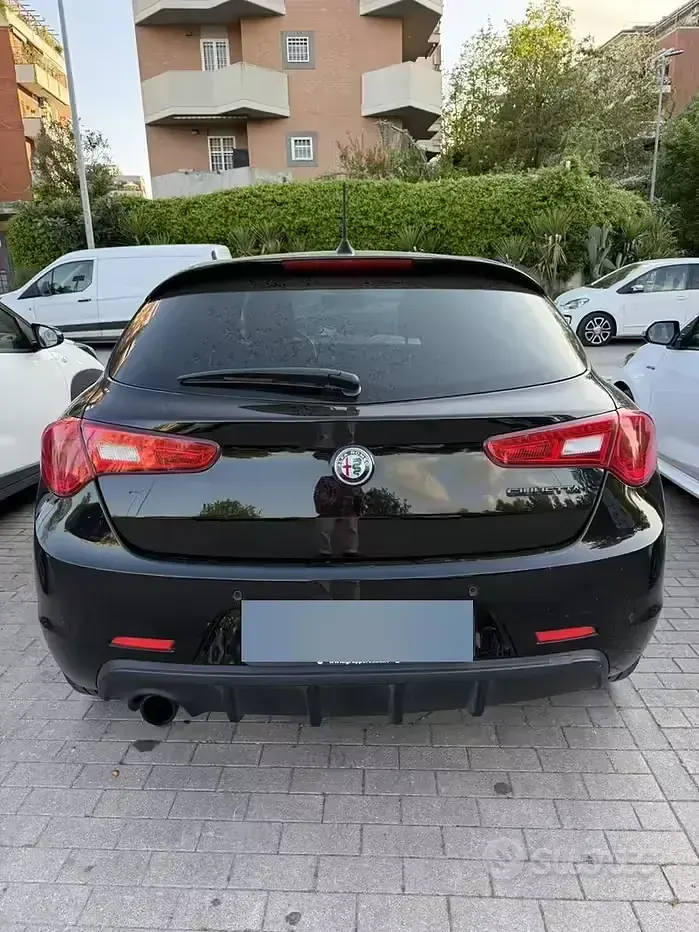 Usata Alfa Romeo Giulietta Tech Edition 120 CV (88 kW) 2019 Nero Utilitaria
