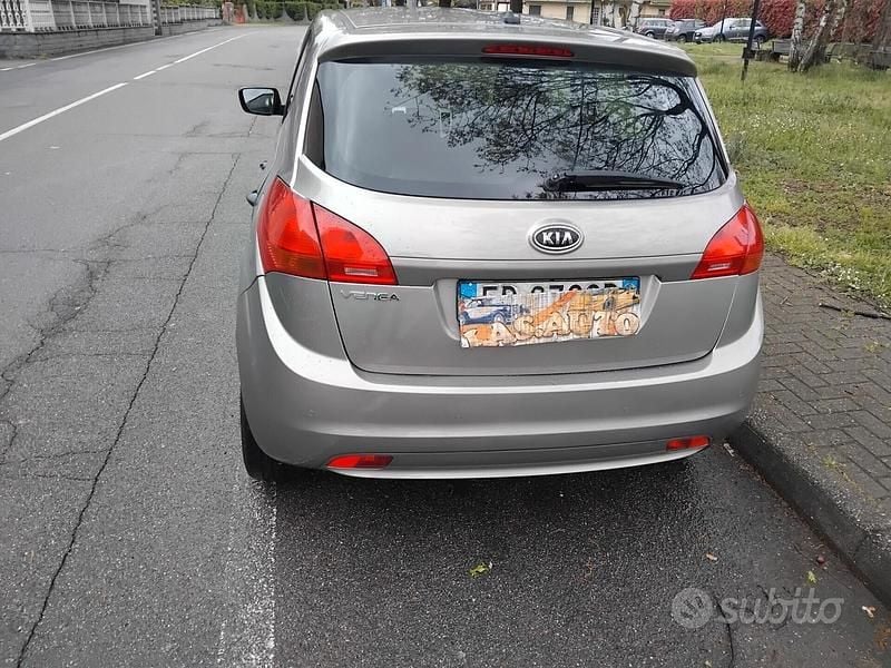 Usata Kia Venga Active 90 CV (66 kW) 2013 Bianco Utilitaria