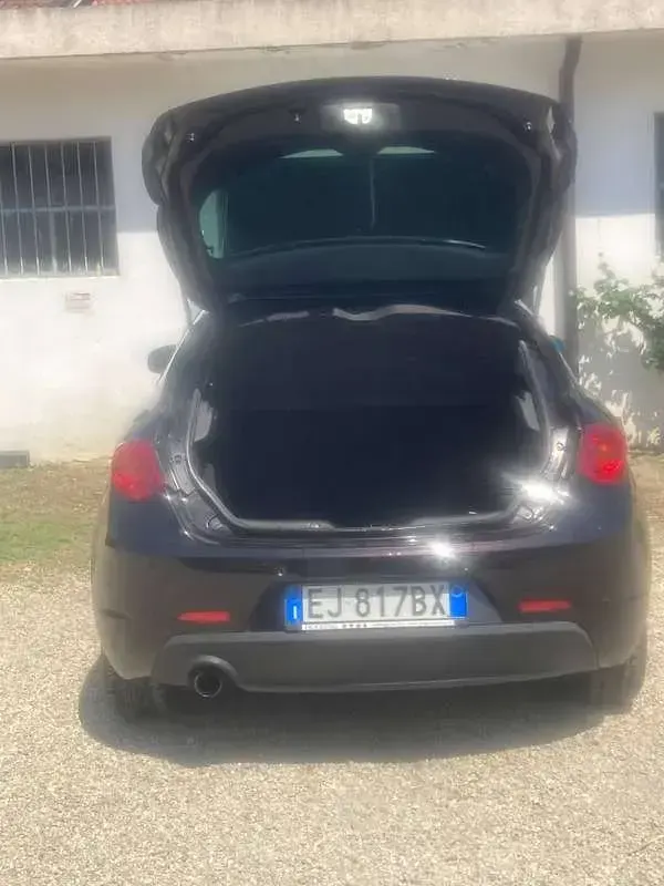 Usata Alfa Romeo Giulietta 105 CV (77 kW) 2011 Nero Utilitaria