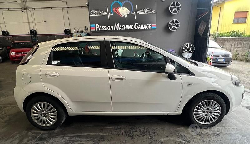 Usata Fiat Punto Evo 78 CV (57 kW) 2011 Bianco Utilitaria