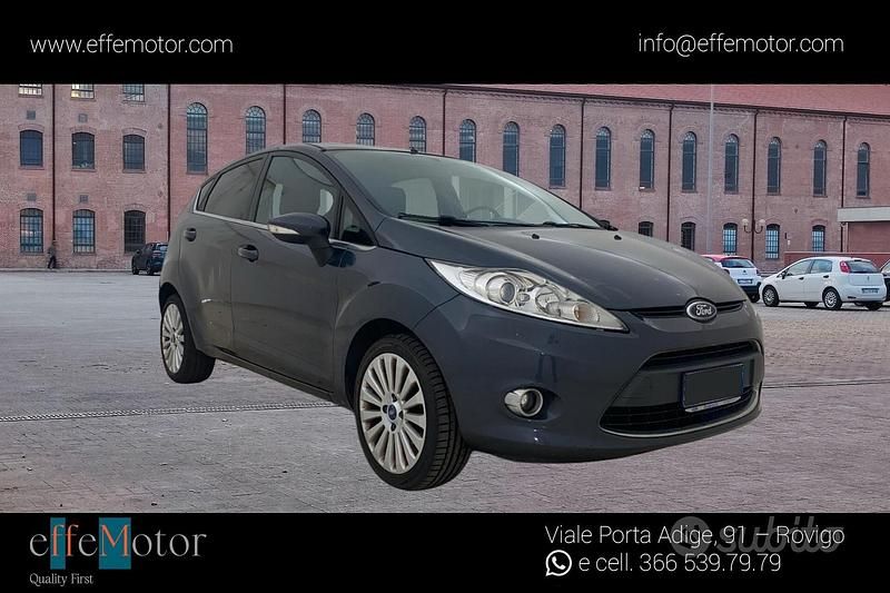 Second-hand Ford Fiesta Titanium 82 CP (60 kW) 2010 Gri Hatchback