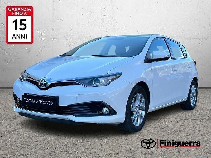 Usata Toyota Auris Active 115 CV (84 kW) 2016 Bianco Berlina