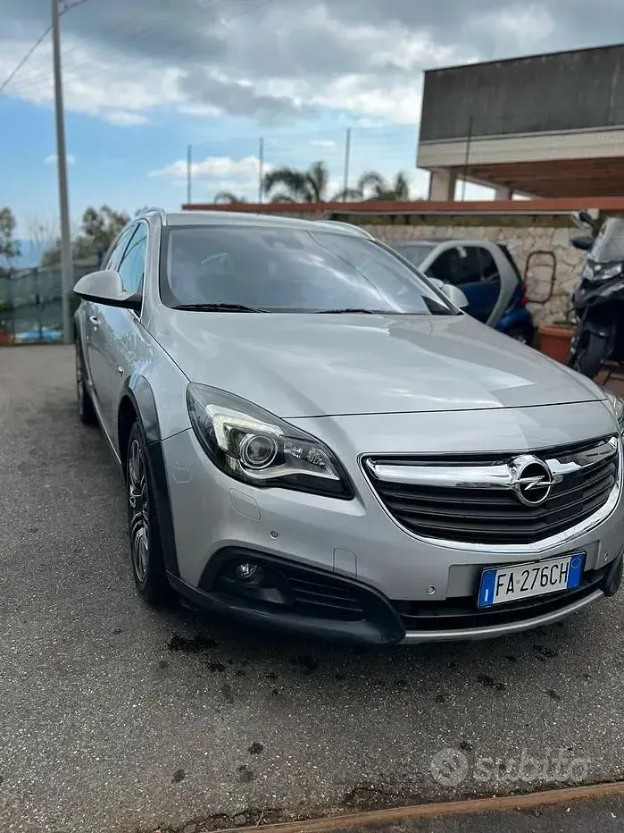 Usata Opel Insignia Country Tourer 163 CV (119 kW) 2015 Nero Station wagon