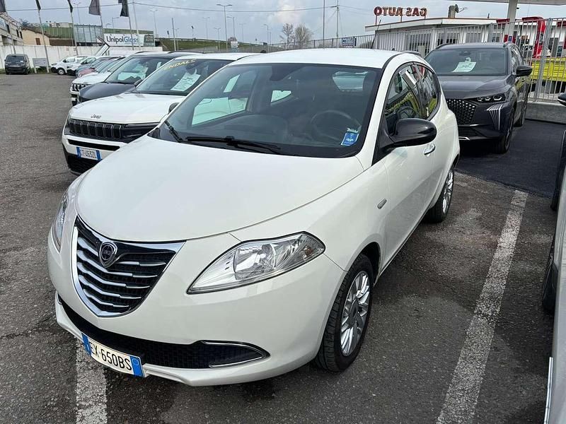 Usata Lancia Ypsilon Gold 95 CV (69 kW) 2014 Bianco Utilitaria