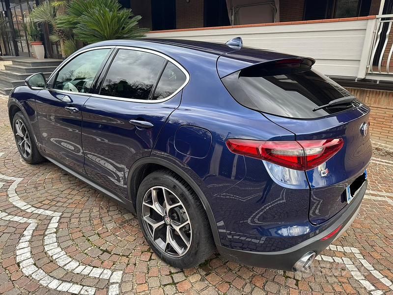 Usata Alfa Romeo Stelvio Executive 210 CV (154 kW) 2019 Blu/azzurro SUV