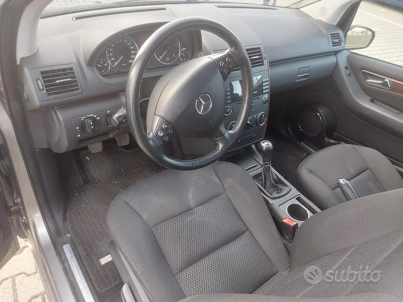 Usata Mercedes A180 Elegance 108 CV (79 kW) 2010 Grigio Berlina