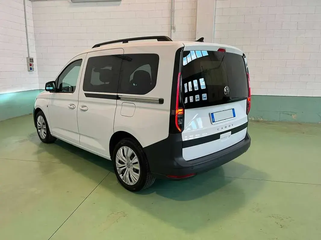 Usata VW Caddy 102 CV (75 kW) 2022 Bianco Monovolume