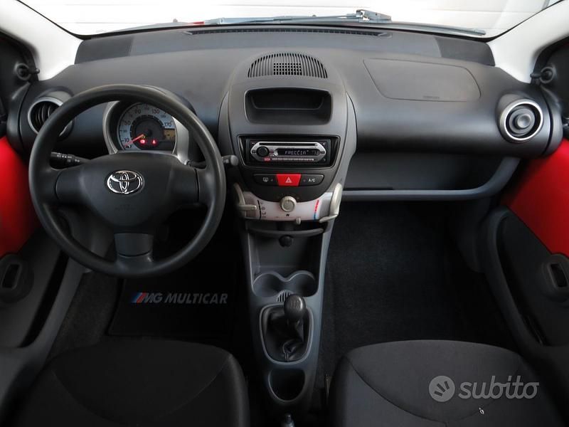 Usata Toyota Aygo 68 CV (50 kW) 2008 Rosso Utilitaria