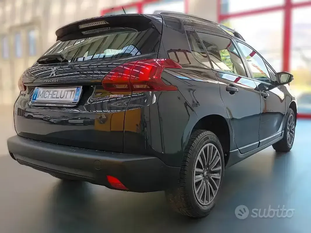 Usata Peugeot 2008 Active 100 CV (73 kW) 2016 Nero SUV