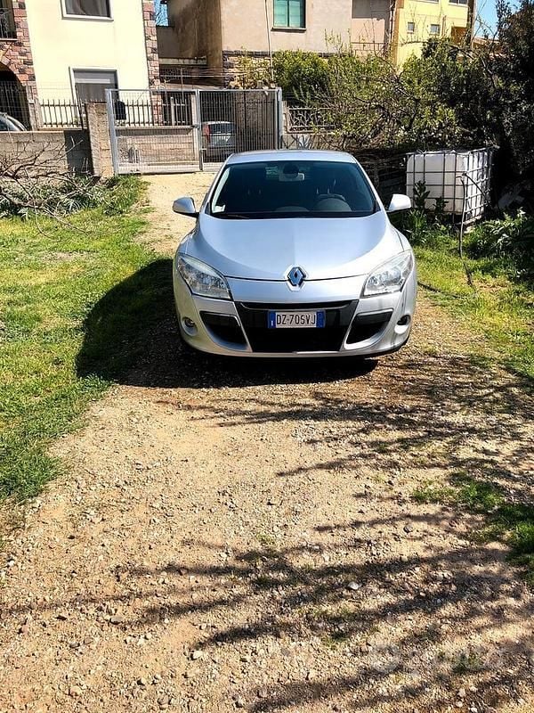 Usata Renault Mégane 110 CV (80 kW) 2010 Grigio Coupé