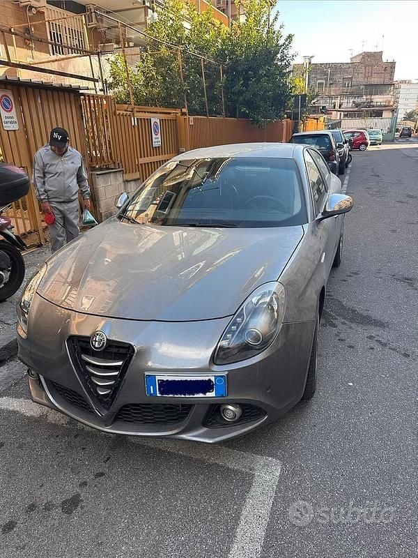 Usata Alfa Romeo Giulietta Exclusive 105 CV (77 kW) 2015 Grigio Berlina