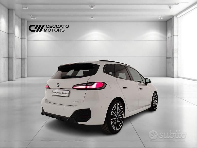 Usata BMW 218 Active Tourer Comfort Edition 150 CV (110 kW) 2024 Bianco Monovolume