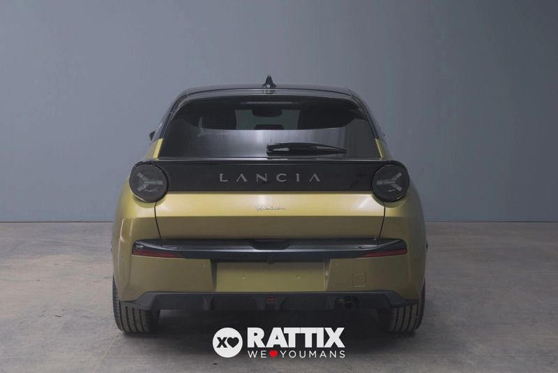 Nuova Lancia Ypsilon 110 CV (80 kW) 2025 Oro con tetto nero Utilitaria