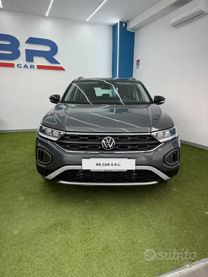 Usata VW T-Roc Life 116 CV (85 kW) 2023 Grigio SUV