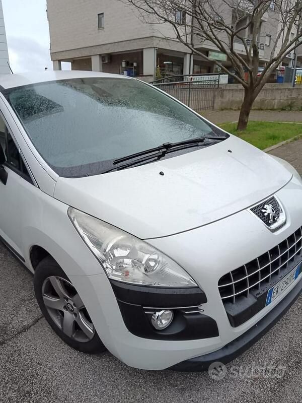Usata 2011 Peugeot 3008 Tre volumi | 4500 € (Ottimo prezzo) - Immagine 1/4