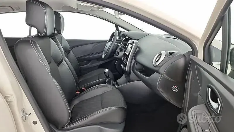 Usata Renault Clio 90 CV (66 kW) 2018 Beige Station wagon