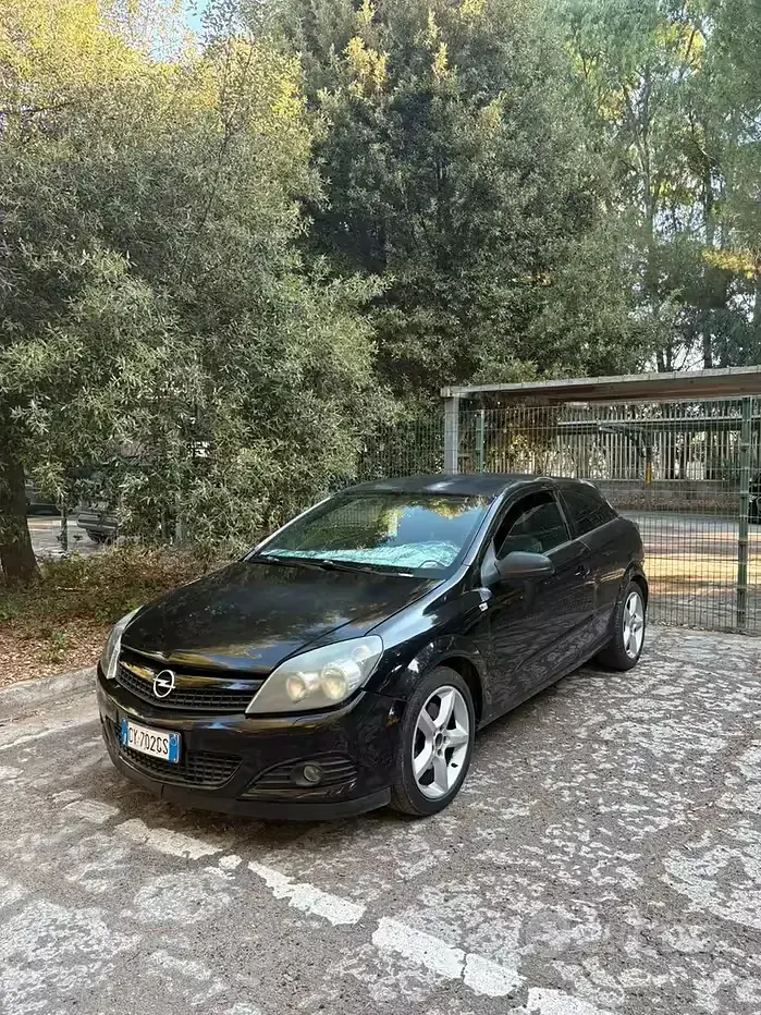 Usata Opel Astra GTC 150 CV (110 kW) 2005 Nero Coupé