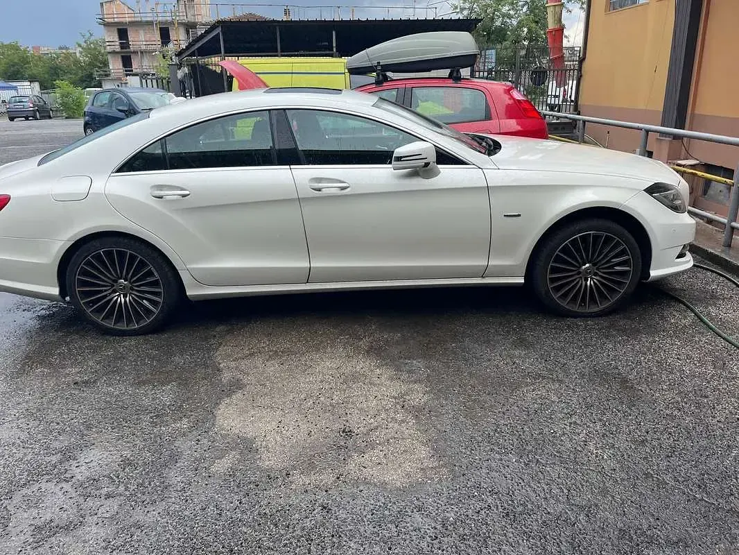 Usata Mercedes CLS350 286 CV (210 kW) 2011 Bianco Coupé