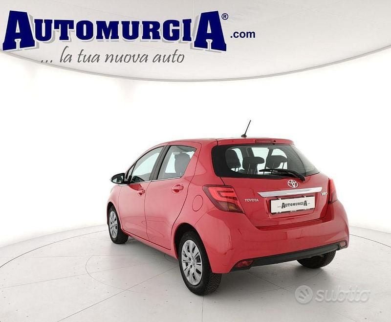 Usata Toyota Yaris Active 69 CV (50 kW) 2015 Rosso Utilitaria