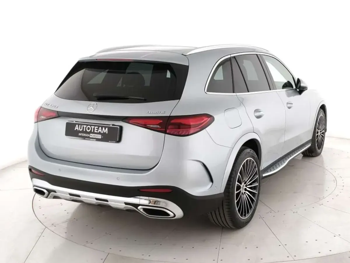 Usata Mercedes GLC220 AMG Line Premium 197 CV (144 kW) 2023 Argento SUV