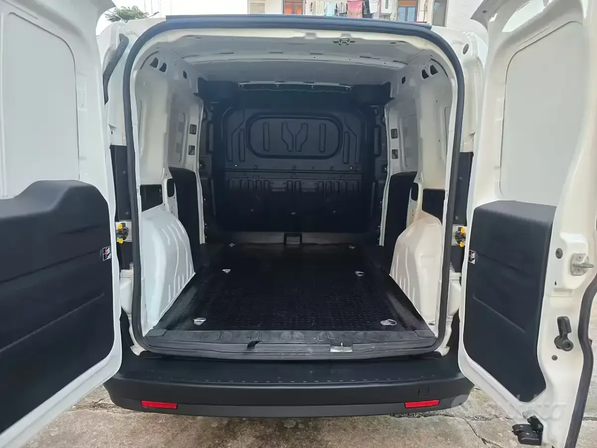 Usata Fiat Doblò Easy 95 CV (69 kW) 2020 Bianco Monovolume