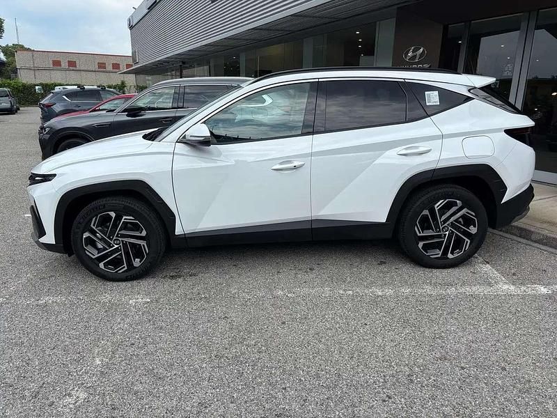 Nuova Hyundai Tucson 215 CV (158 kW) 2026 Atlas white SUV
