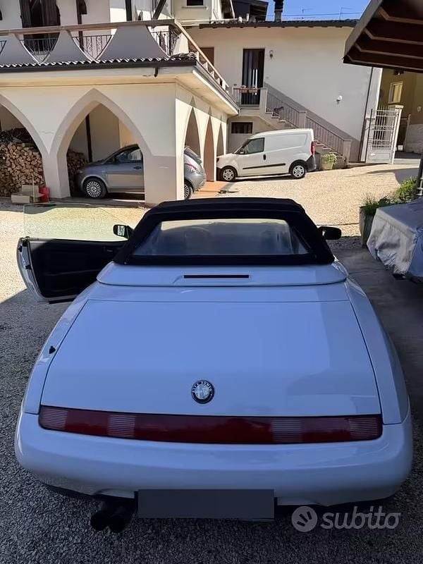 Begagnad Alfa Romeo Spider 150 HK (110 kW) 1997 Vit Cab