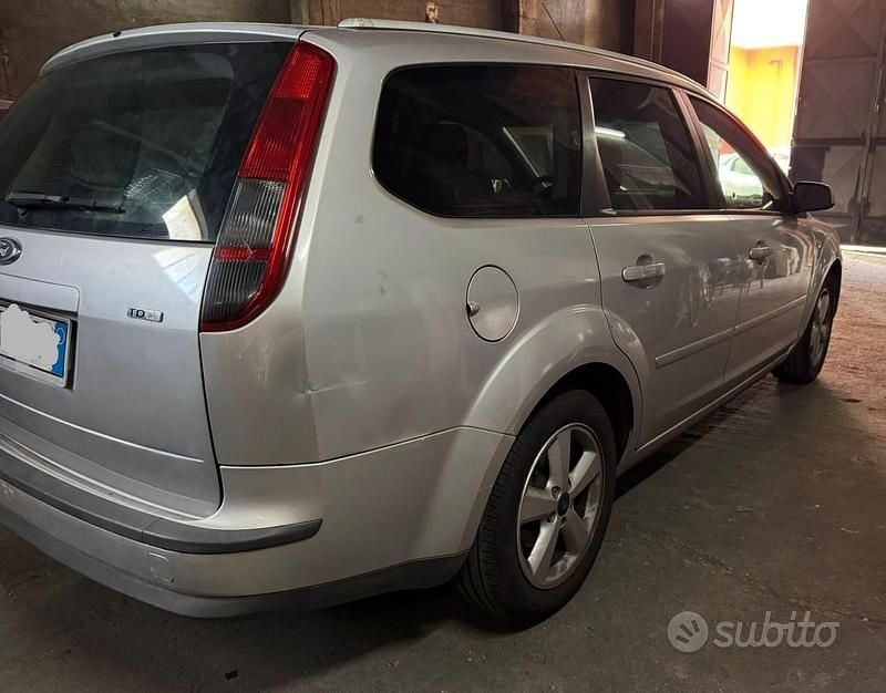 Usata Ford Focus Style 110 CV (80 kW) 2007 Grigio Station wagon