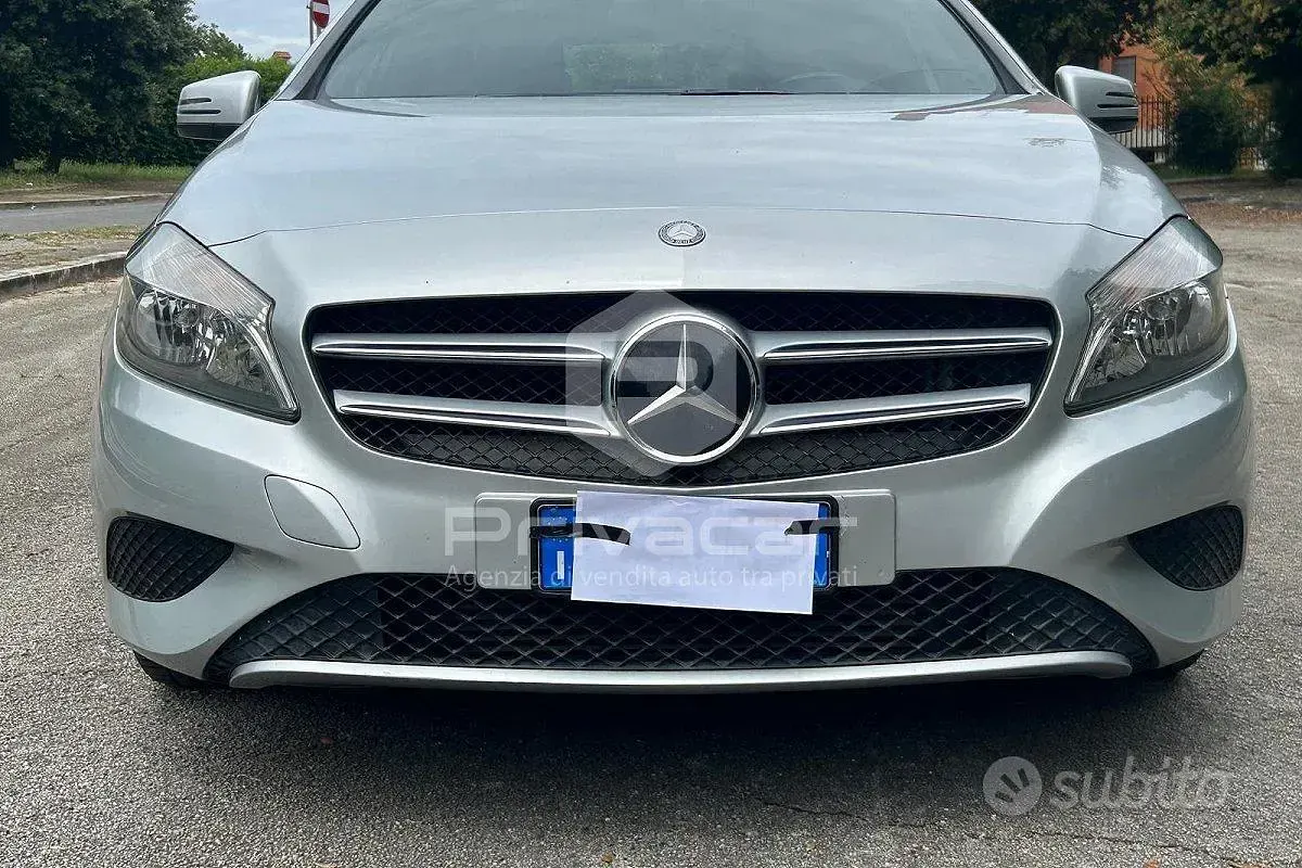 Usata Mercedes A200 156 CV (114 kW) 2015 Grigio Utilitaria