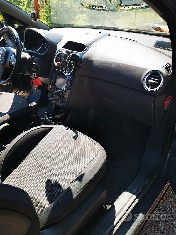 Usata Opel Corsa 75 CV (55 kW) 2014 Grigio Utilitaria