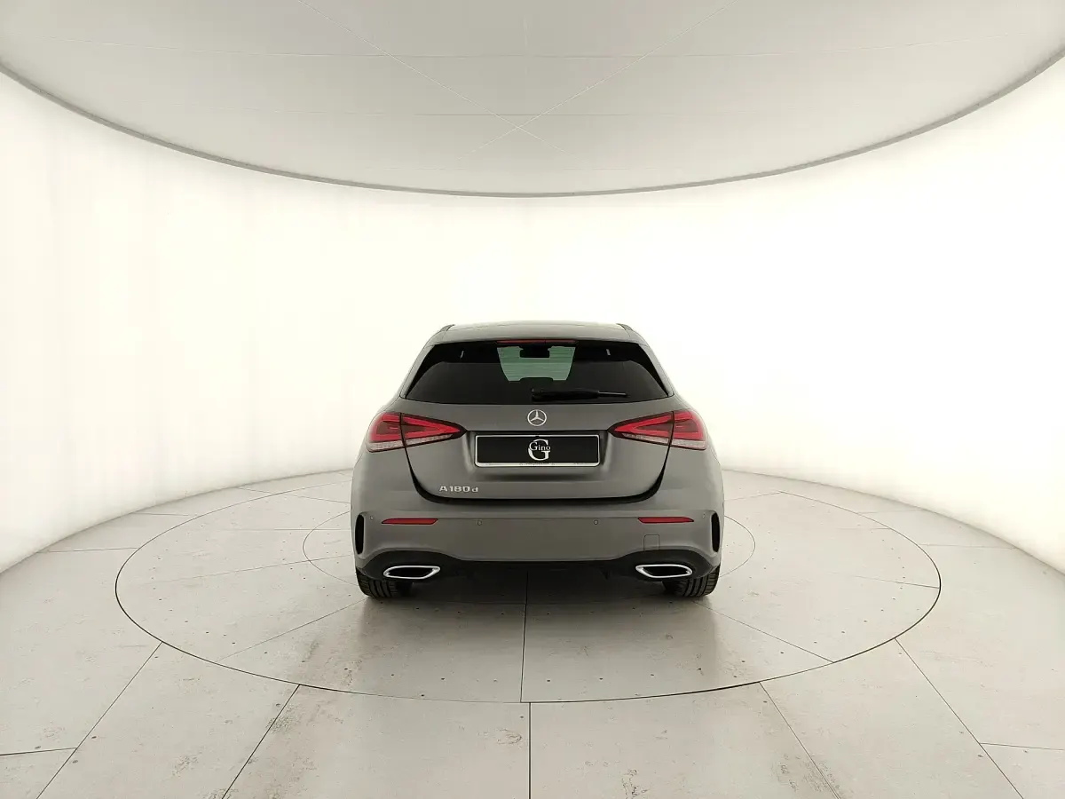 Usata Mercedes A180 Premium 116 CV (85 kW) 2020 Grigio Berlina