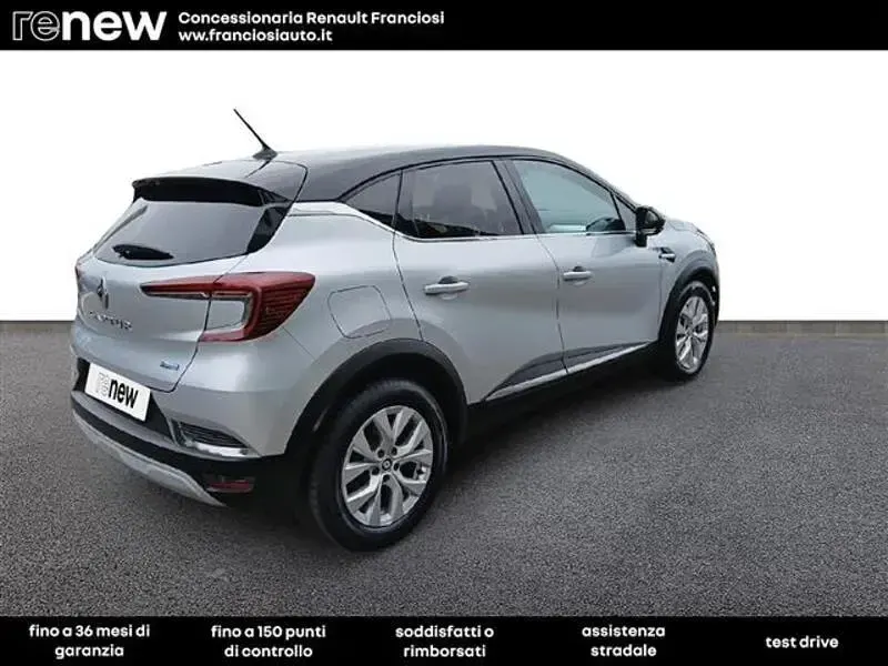 Usata Renault Captur Intens 143 CV (105 kW) 2022 Grigio chiaro SUV