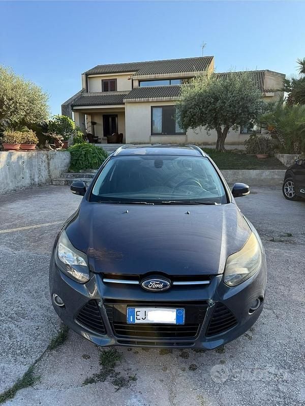 Grigio Usata 2012 Ford Focus Station wagon | 3800 € (Super prezzo) - Immagine 1/4