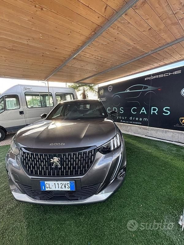Usata Peugeot 2008 GT 130 CV (95 kW) 2023 Grigio SUV