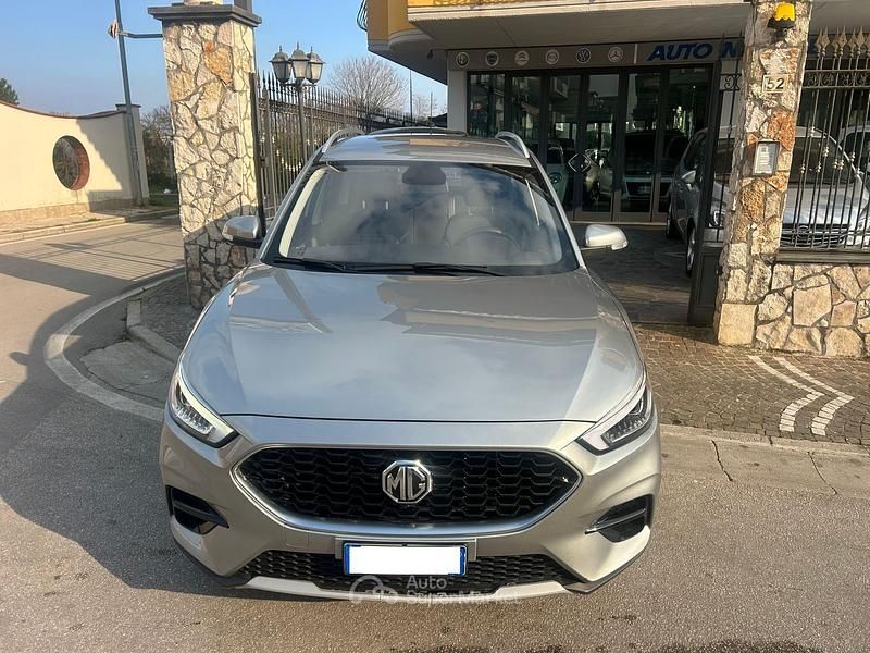 Usata MG ZS Luxury 106 CV (77 kW) 2023 Argento SUV