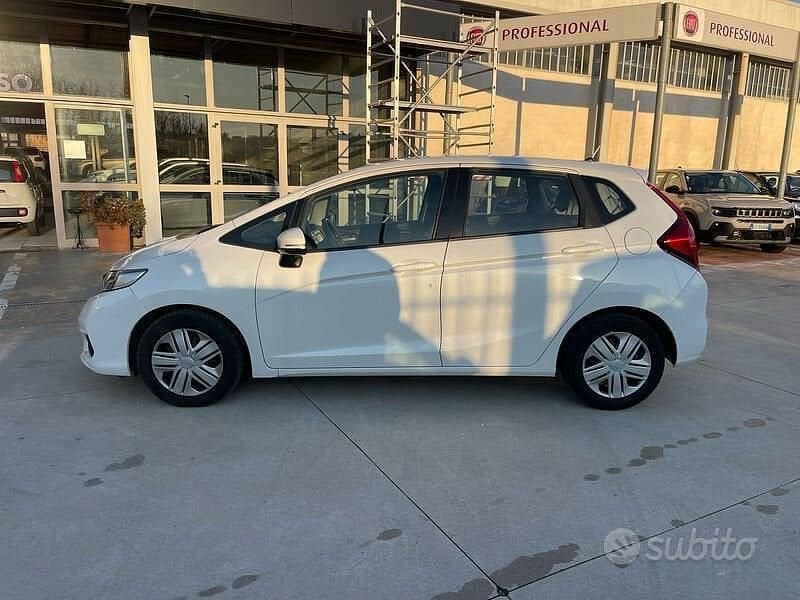 Usata Honda Jazz Trend 102 CV (75 kW) 2018 Bianco Utilitaria