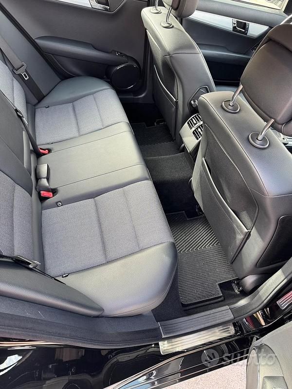 Usata Mercedes C220 Avantgarde 170 CV (125 kW) 2009 Nero Berlina
