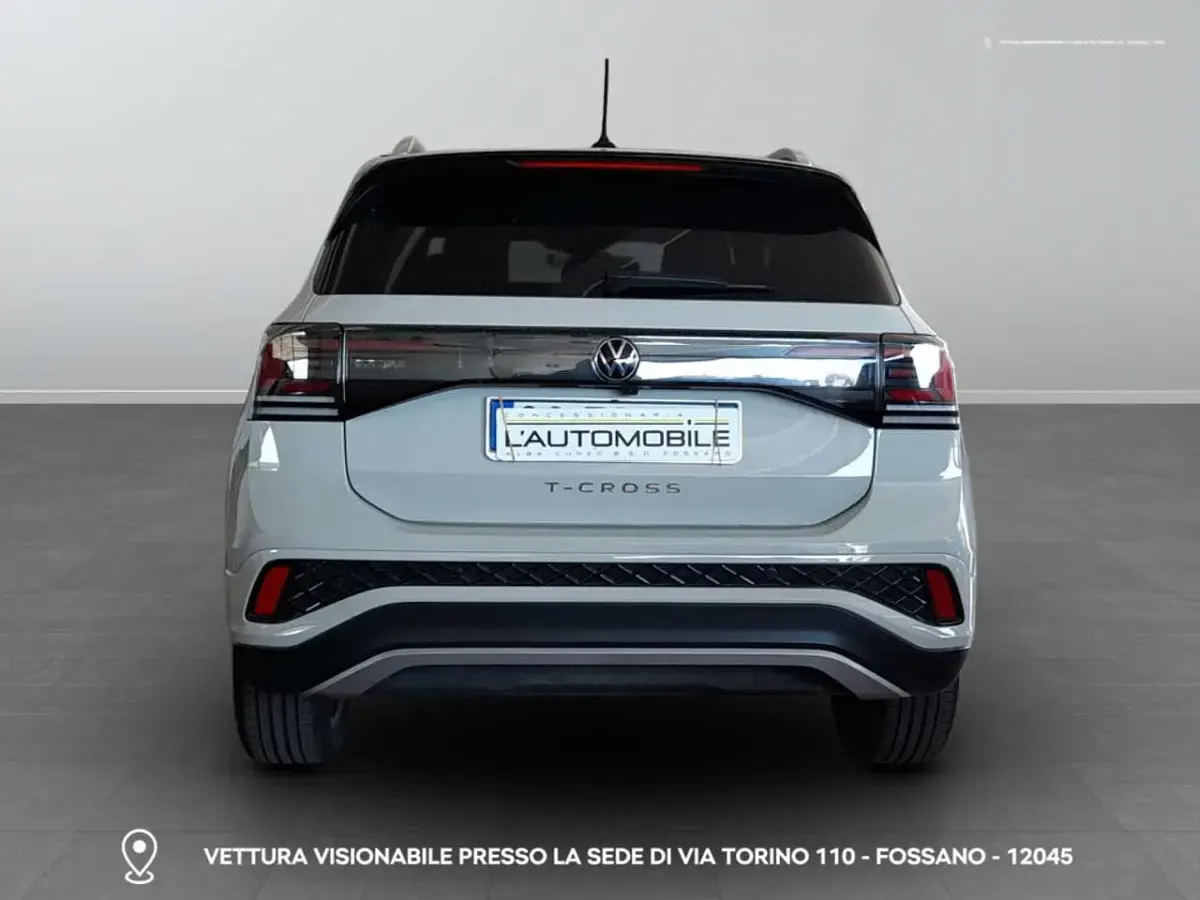 Usata VW T-Cross R-line 116 CV (85 kW) 2024 1b beige mojave metallizzato SUV