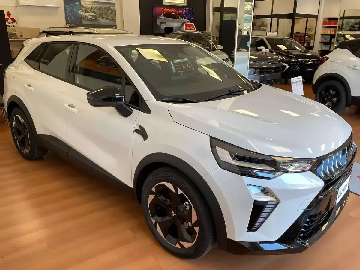 Nuova Mitsubishi Grandis Invite 141 CV (103 kW) 2026 Blu SUV