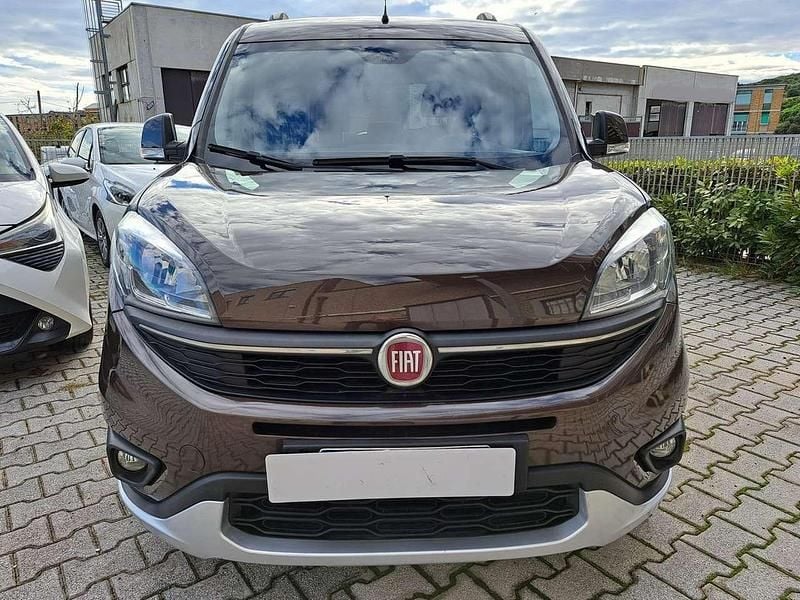Usata Fiat Doblò Trekking 120 CV (88 kW) 2016 Bronzo bronzino metallizzato Monovolume