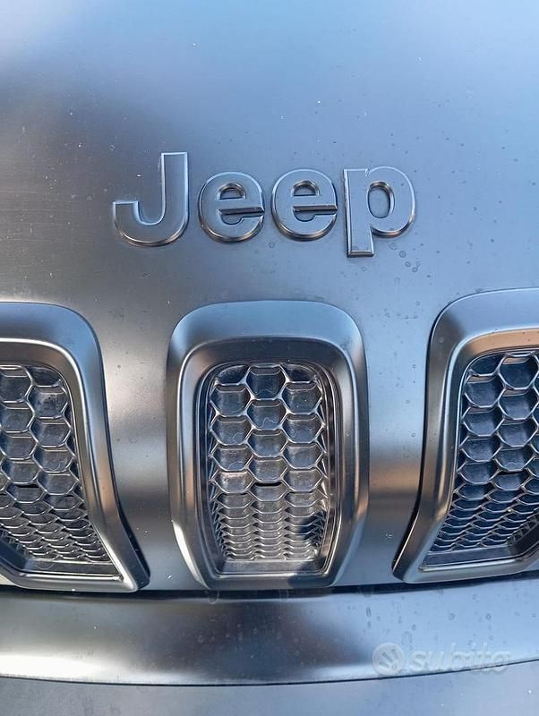 Usata Jeep Cherokee Longitude 140 CV (102 kW) 2015 Nero SUV