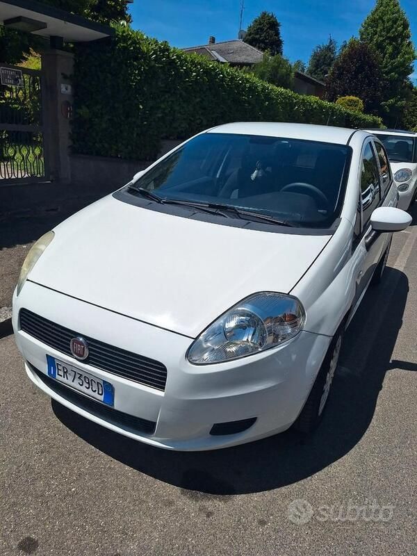 Bianco Usata 2013 Fiat Grande Punto Due volumi | 4100 € (Buon prezzo) - Immagine 1/4
