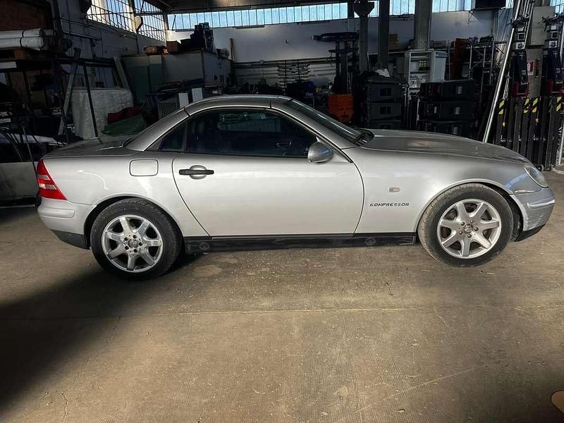 Argento Usata 1998 Mercedes SLK230 Cabrio | 6800 € (Ottimo prezzo) - Immagine 1/4