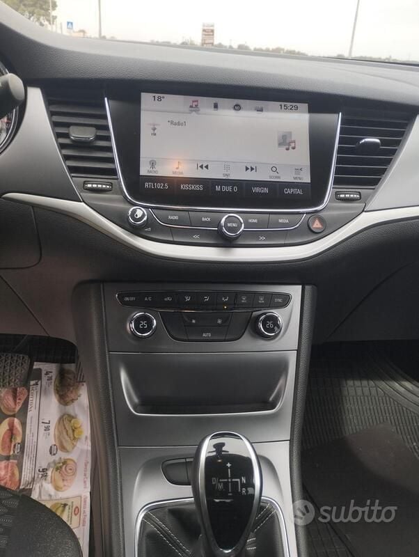 Usata Opel Astra Innovation 105 CV (77 kW) 2017 Argento Berlina