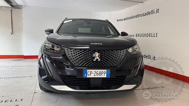 Usata Peugeot 2008 Allure 102 CV (75 kW) 2023 Nero SUV