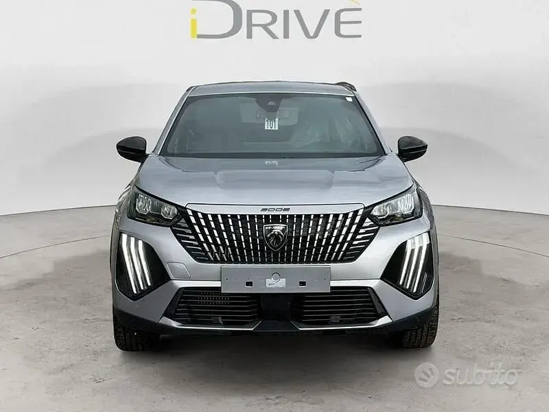Usata Peugeot 2008 Allure 130 CV (95 kW) 2024 Grigio SUV